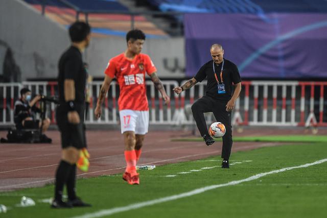 葡萄牙主帅马丁内斯：球队需要进球时换下C罗毫无道理
